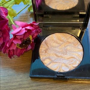 Laura Mercier Face Illuminator in Devotion